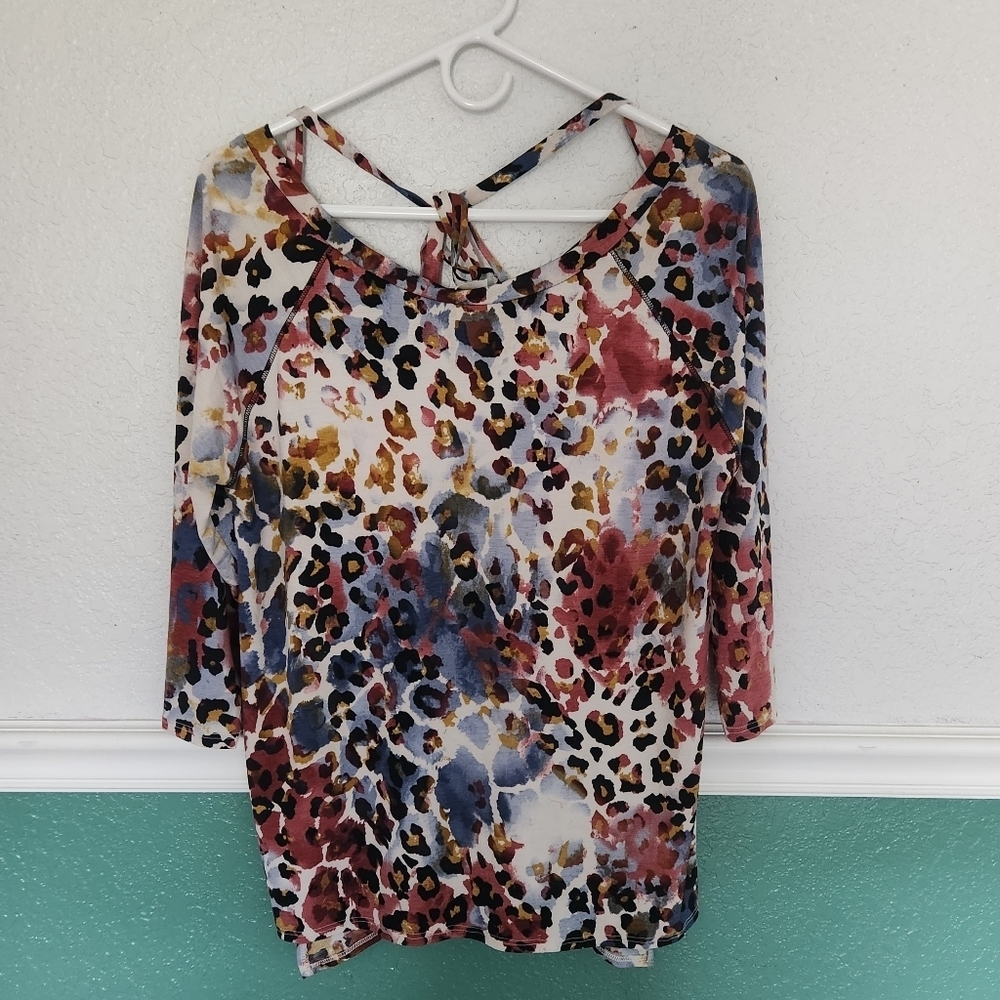 WOMENS animal print top size Medium‎